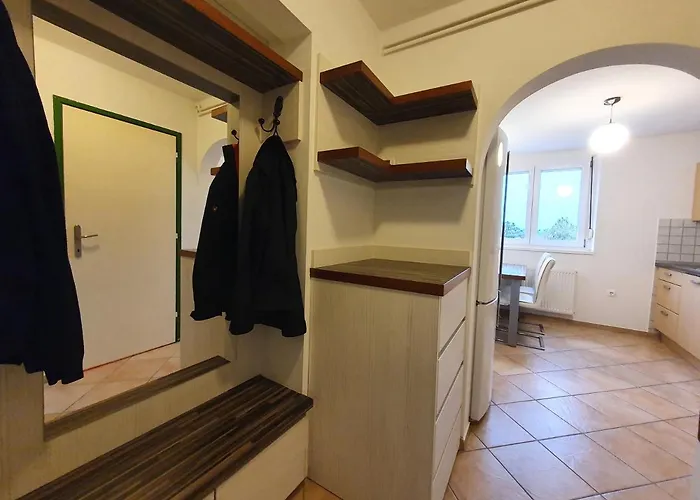 Matic Tour As By Ljubljanica River * Lubiana